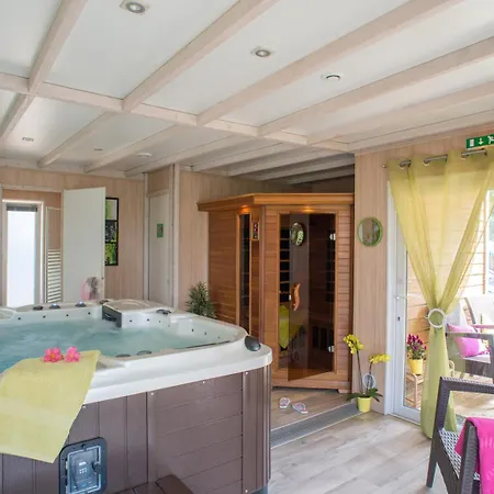 Glamping Luxe tent *